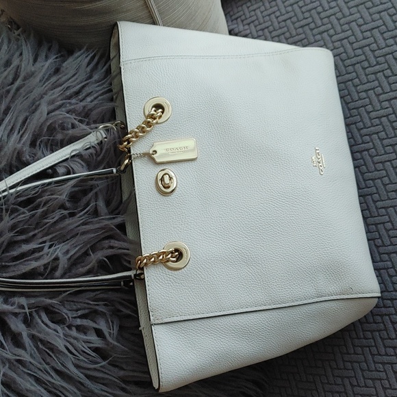 Coach Handbags - COACH turnlock chain tote Ivory white pebble leather 57107